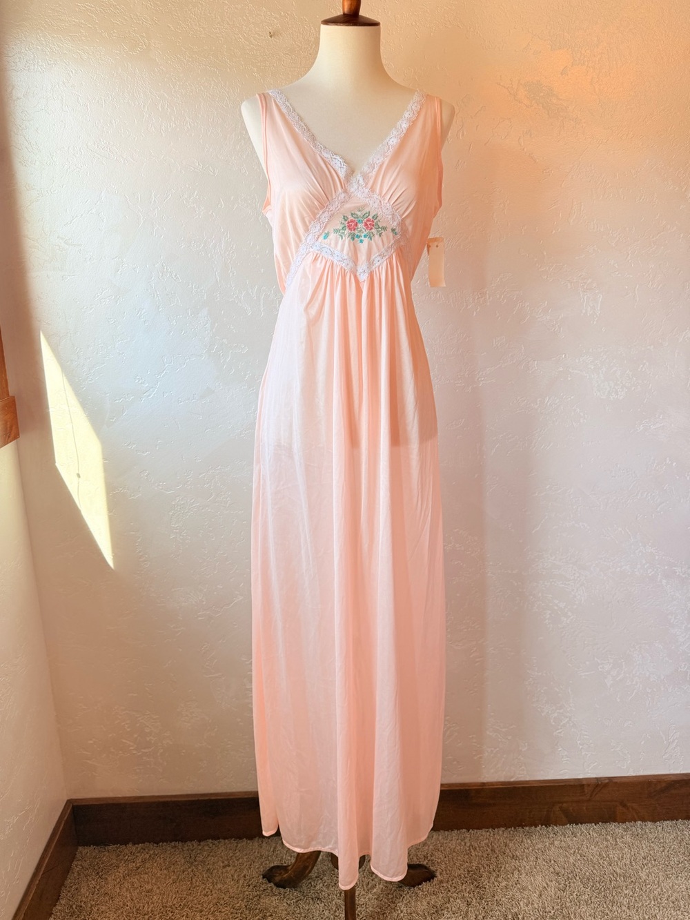 Vintage 1960s Lorraine Nightgown Deadstock NOS Pink Floral Lace XS/S nylon